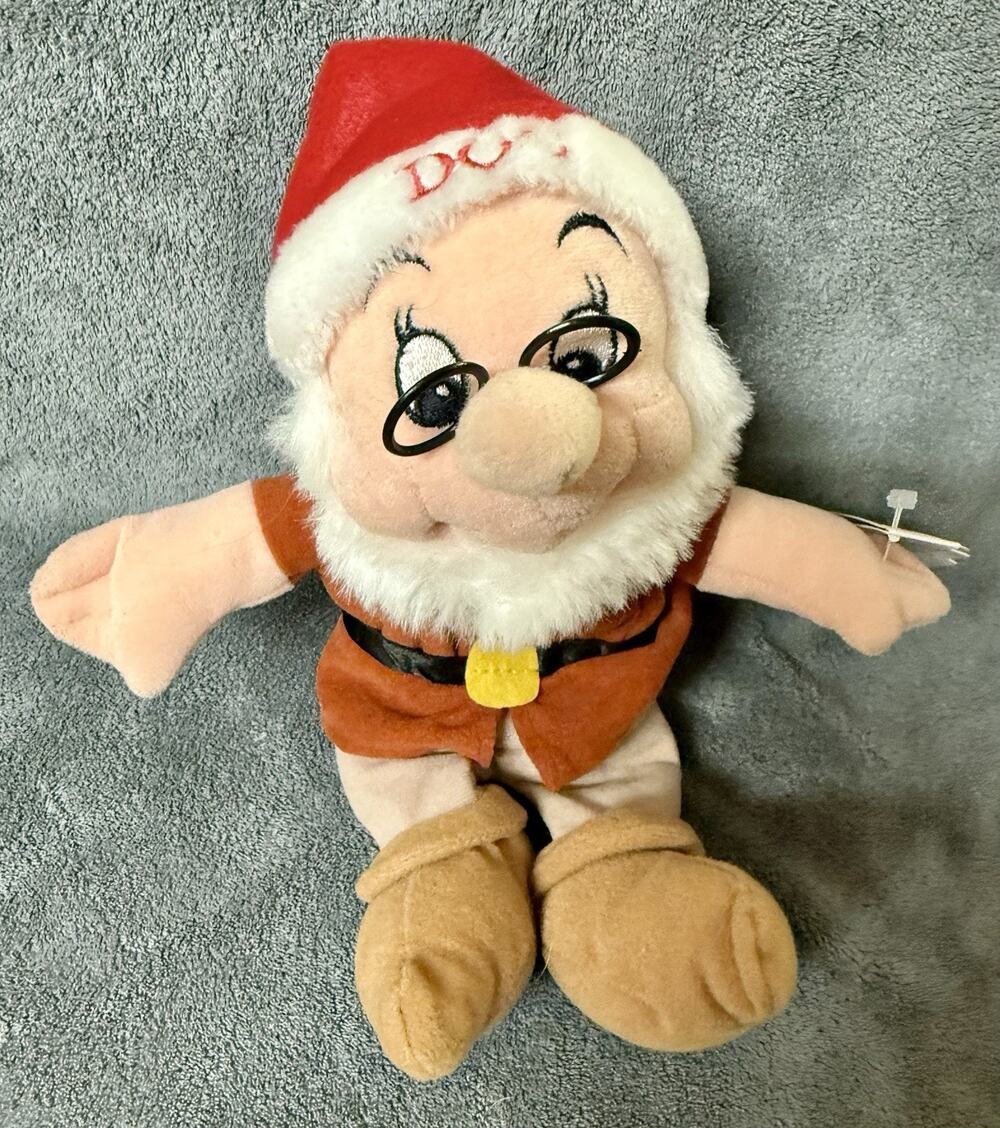 Disney Store Snow White/Dwarves Christmas Holiday Santa Doc Bean Bag Plush RARE